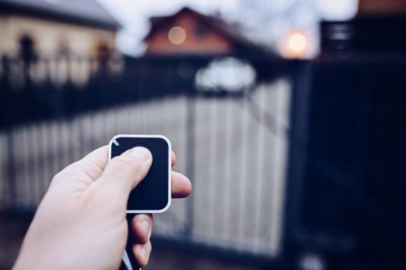 Ouvrir son portail avec son téléphone portable - Nîmes - Midi Electricité Nîmes