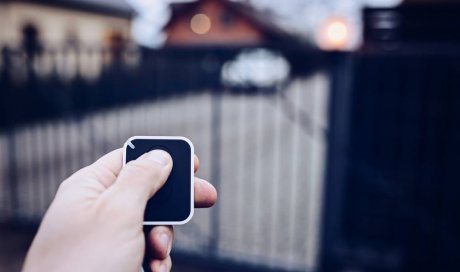 Ouvrir son portail avec son téléphone portable - Nîmes - Midi Electricité Nîmes